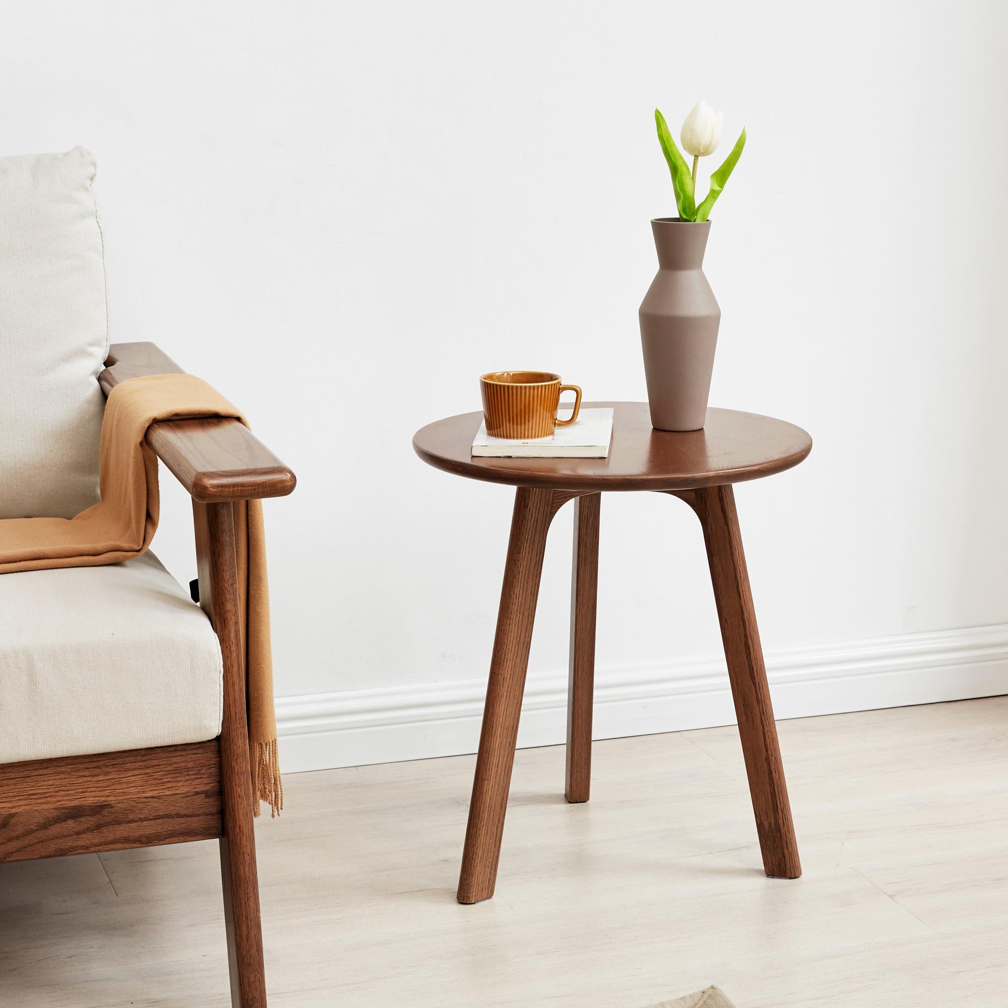Stylish End Table with 3-Leg Stable Design & Non-Slip Pads, Versatile Side Table for Living or Bedroom, 17.5″ L x 17.5″ W x 19.5″ H, Walnut