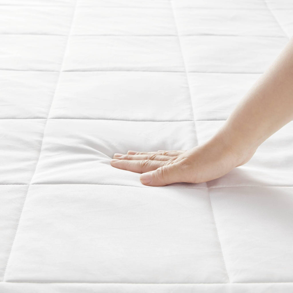 Twin Size Lightweight Down Alternative Blanket with Cool Touch, OEKO-TEX Certified, Machine Washable, 90" L x 68" W x 0.25" H, White