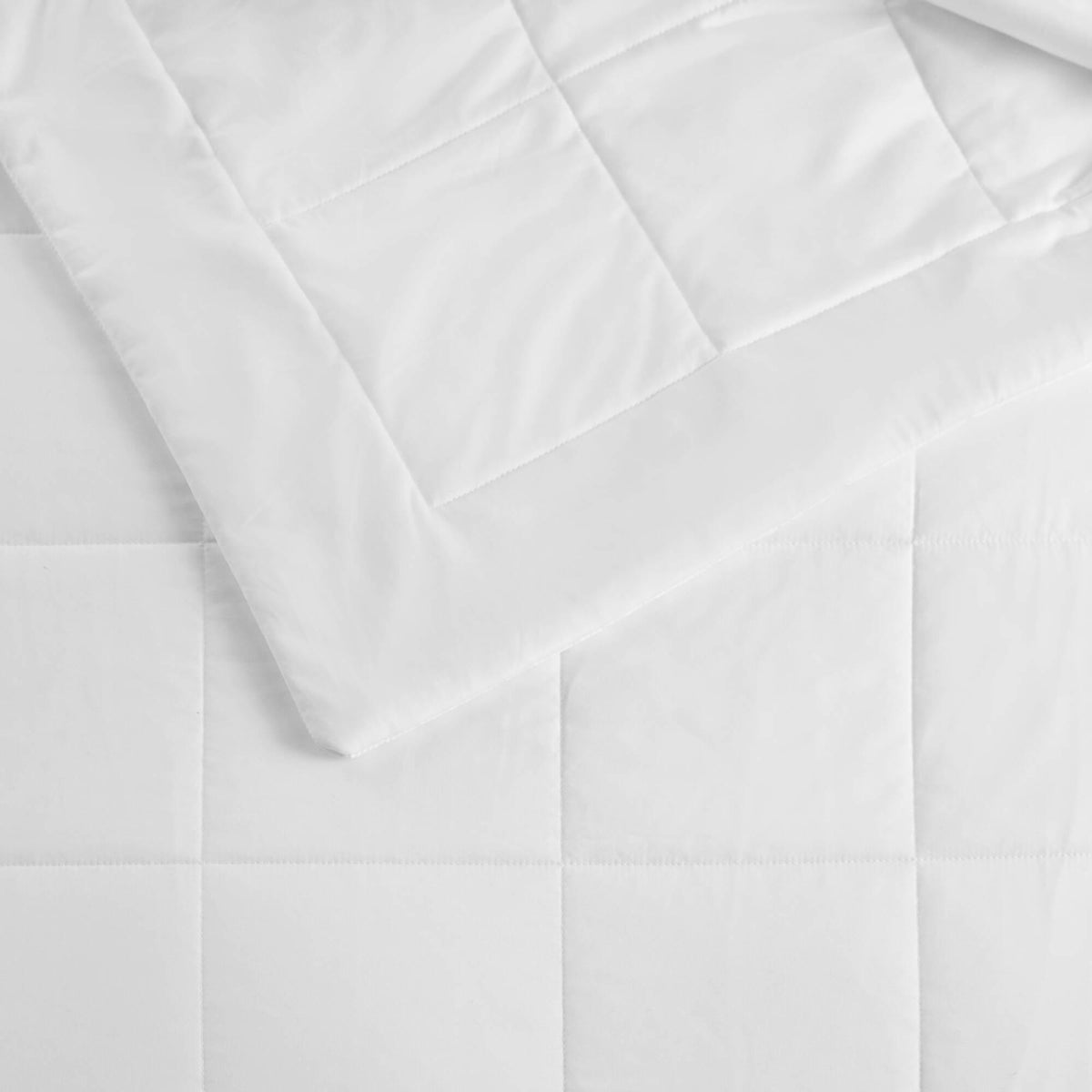 King Size Down Alternative Blanket with Cool Touch, OEKO-TEX Certified, Easy Maintenance, Ideal for Hot Sleepers, 108" L x 90" W x 0.25" H, White