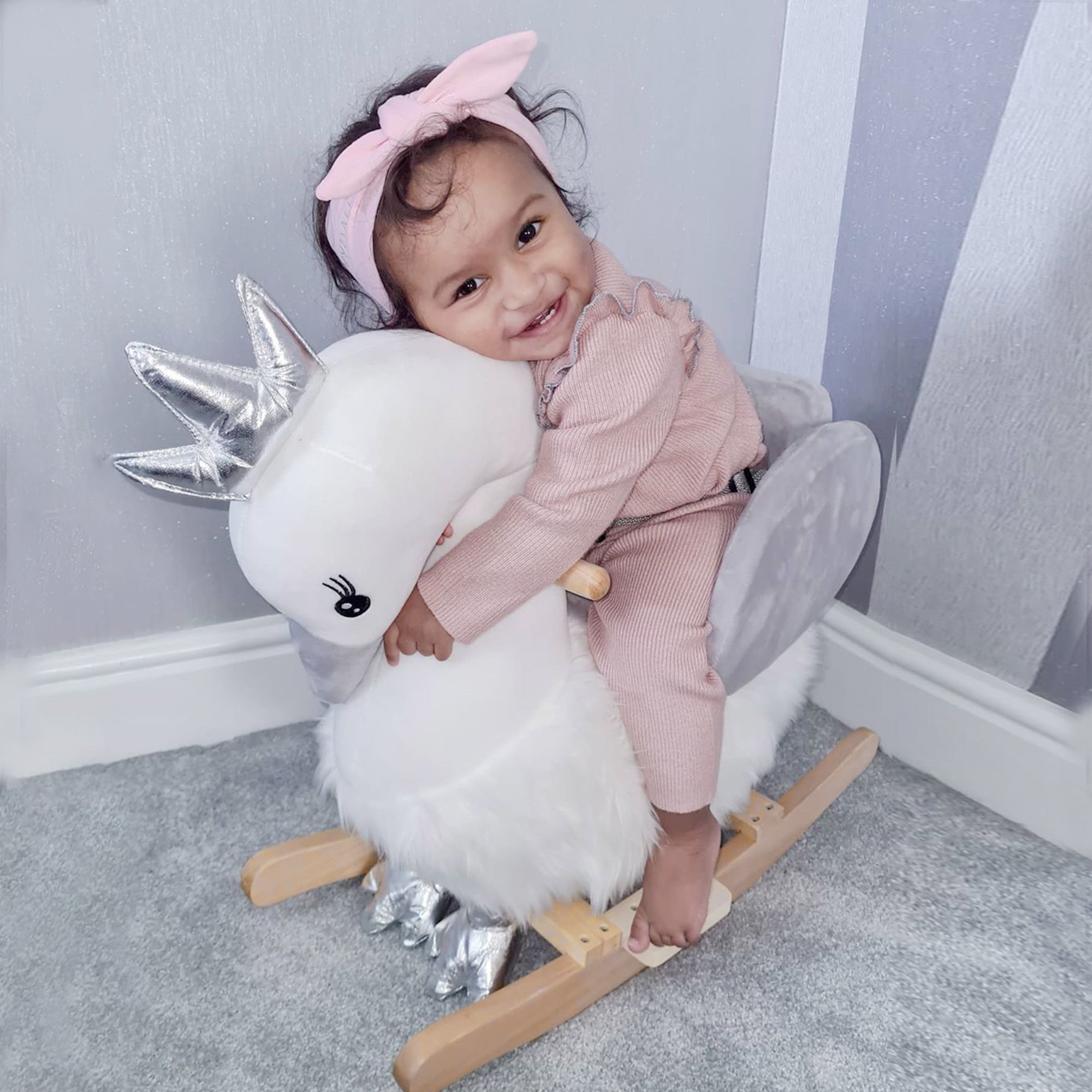 Kids Ride on Horse Swan Rocker with Sound, Plush Seat, Wooden Base, Safety Belt for Toddlers 18-36 Months, White