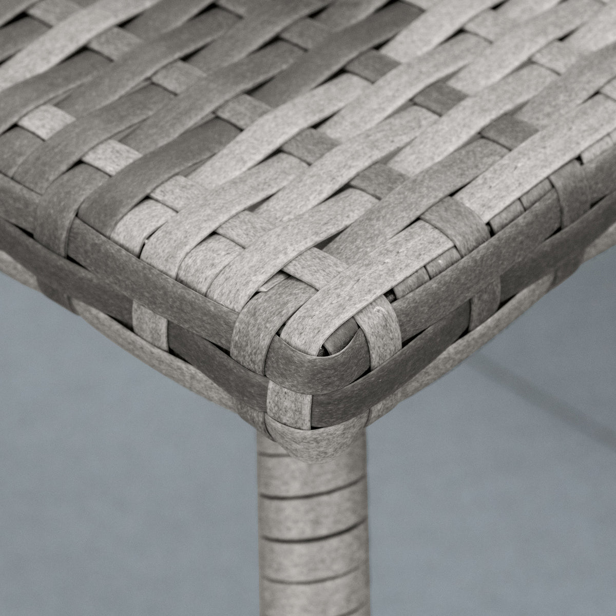 Outdoor PE Wicker Side Table, Small Square Rattan End Table, All-Weather Material Coffee Table for Garden, Balcony, Backyard, Grey