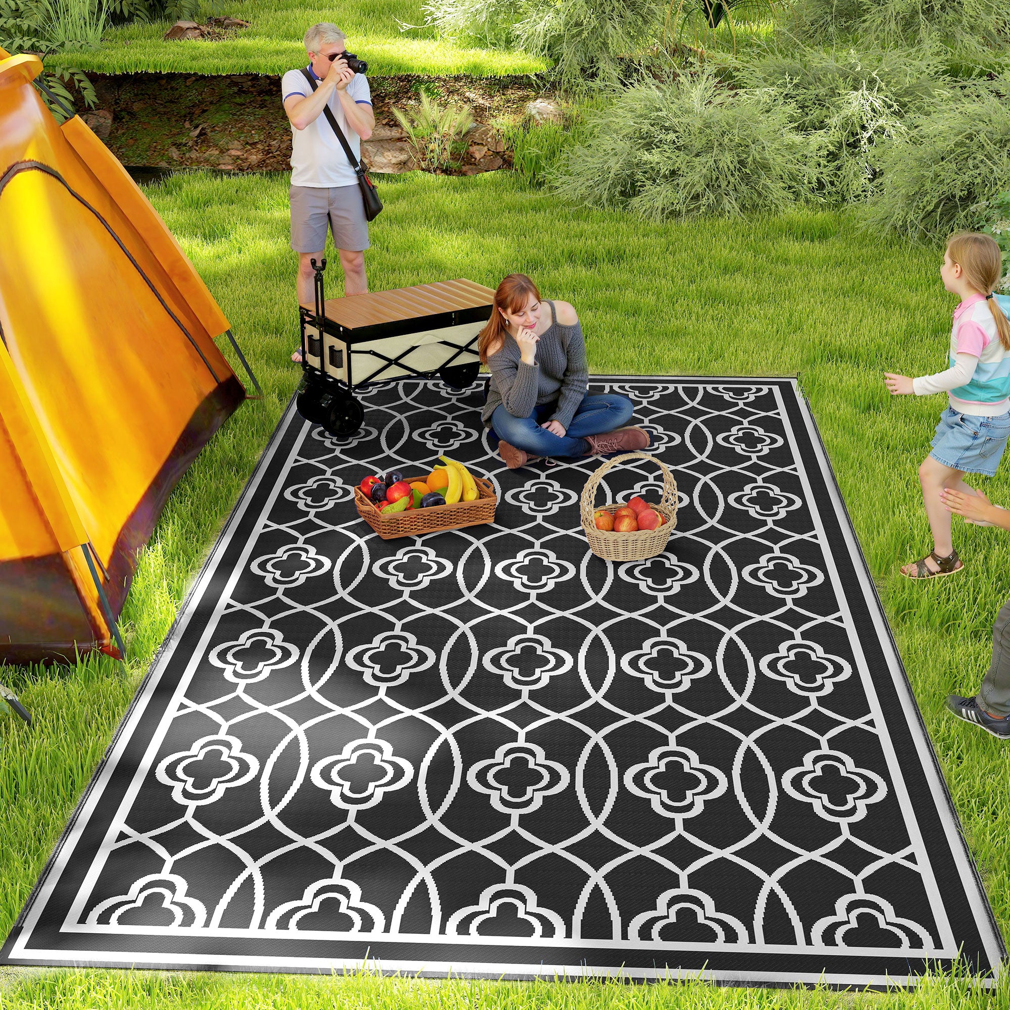 Reversible Outdoor Rug, Waterproof Plastic Straw with Carry Bag, 9' x 18', Black & White Lantern