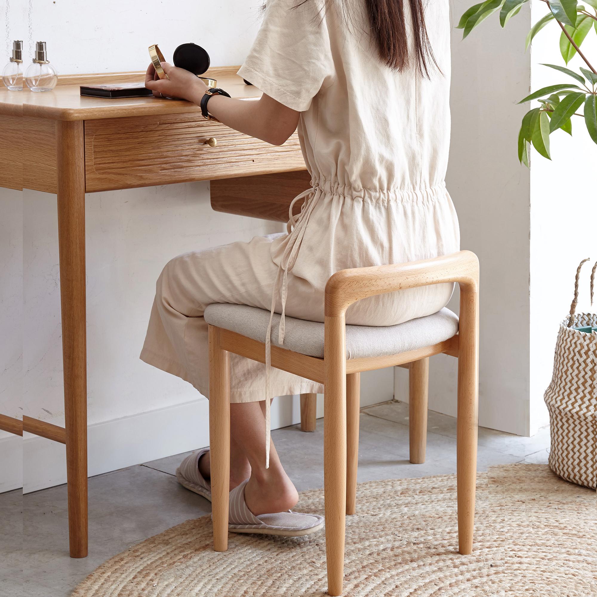 Practical Makeup Stool Bench with Clean-Lined Sturdy Frame, Compact Side Bench for Dining Room, 14″ L x 14.5″ W x 20.5″ H, Natural